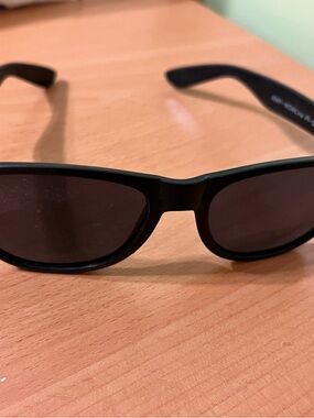 Super Sunglasses Black Frame Brown Lens Women’s Sunglasses